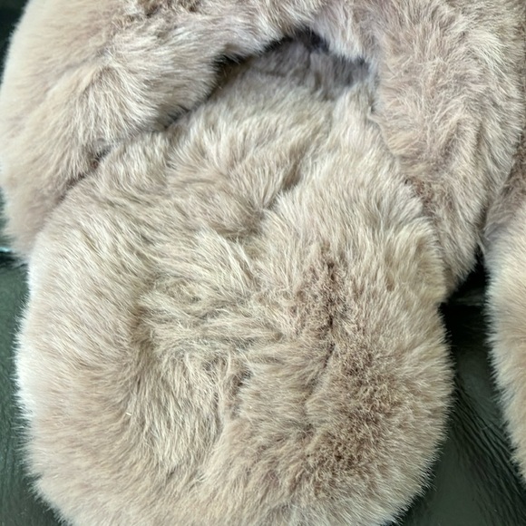 Cozy Faux Fur Slippers women’s size 8.5-9 in Light mauve/brown - Picture 10 of 13